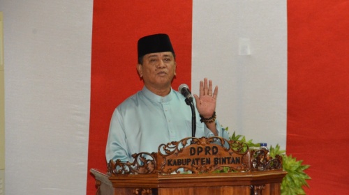 Wakil Bupati Bintan, Dalmasri Syam saat memberikan sambuatan dalam Rapat Paripurna Pengesahan APBD Bintan 2019