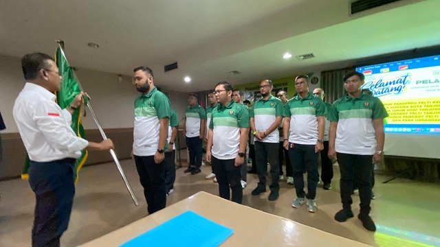 Khazalik saat melantik Rantha Fauzi Sembiring-beritakepri.id