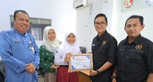 Dukung Dunia Pendidikan, PWI Batam Apresiasi Siswi SDN 001 Berprestasi