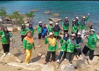 PKK Desa Kuala Maras Ajak Masyarakat Hidup Sehat Lewat Senam dan Gotong Royong